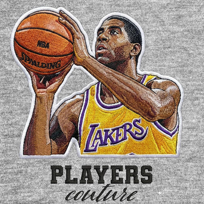Magic Johnson Badge Men's T-Shirt – grey close-up detail shot of the Magic Johnson Players Couture logo design