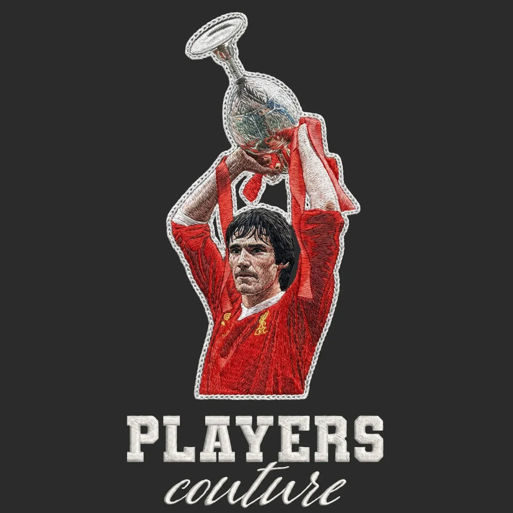 Alan Hansen Badge Men's T-Shirt – black close-up detail shot of the Alan Hansen Players Couture logo design