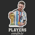 Alexis Mac Allister Badge Men's T-Shirt – black close-up detail shot of the Alexis Mac Allister Players Couture logo design