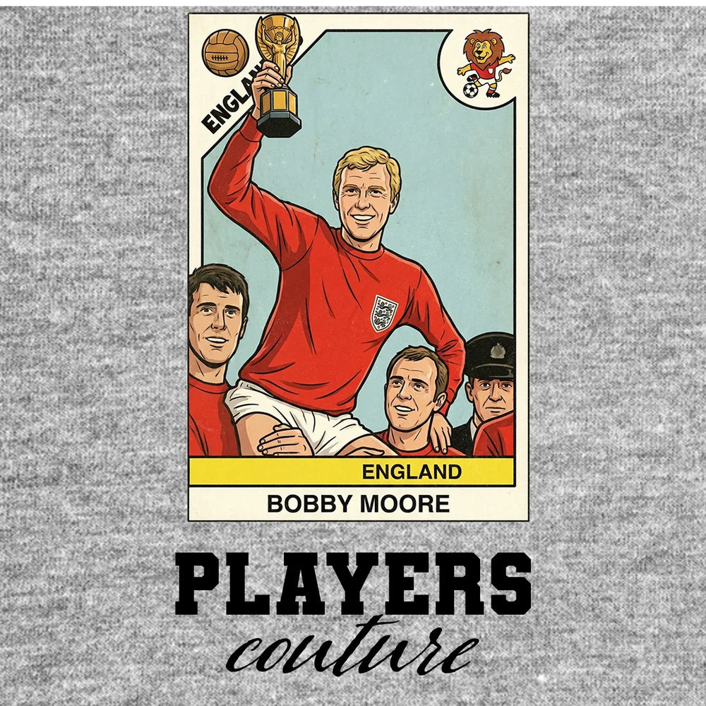 Bobby Moore World Cup Sticker Men's T-Shirt – grey close-up detail shot of the Bobby Moore World Cup Players Couture logo