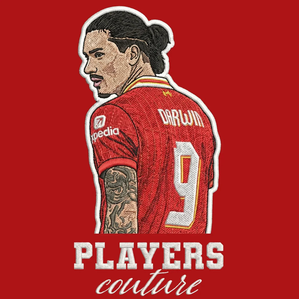 Darwin Nunez Badge Men's T-Shirt – red close-up detail shot of the Darwin Nunez Players Couture logo design