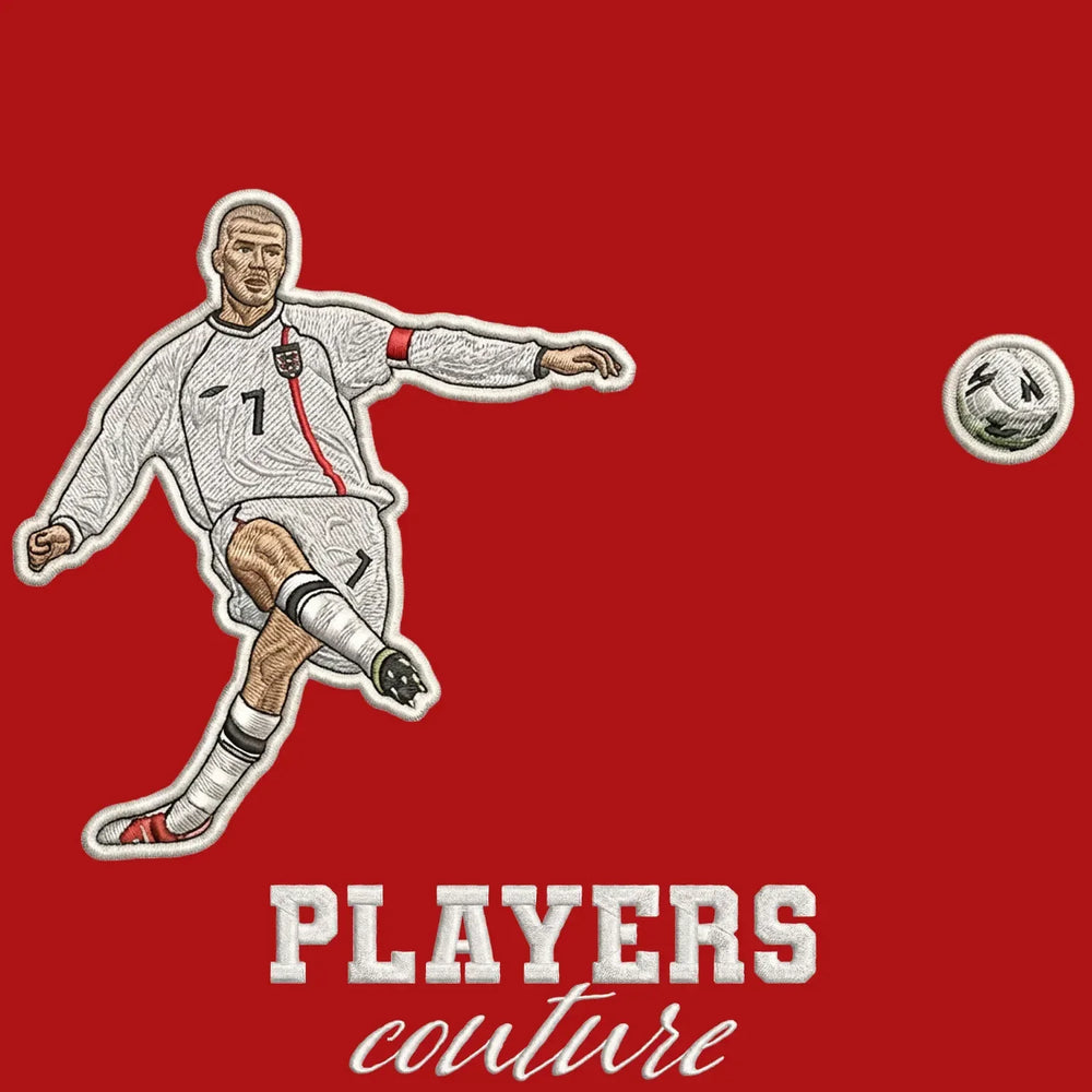 David Beckham England Badge Men's T-Shirt – red close-up detail shot of the David Beckham England Players Couture logo design