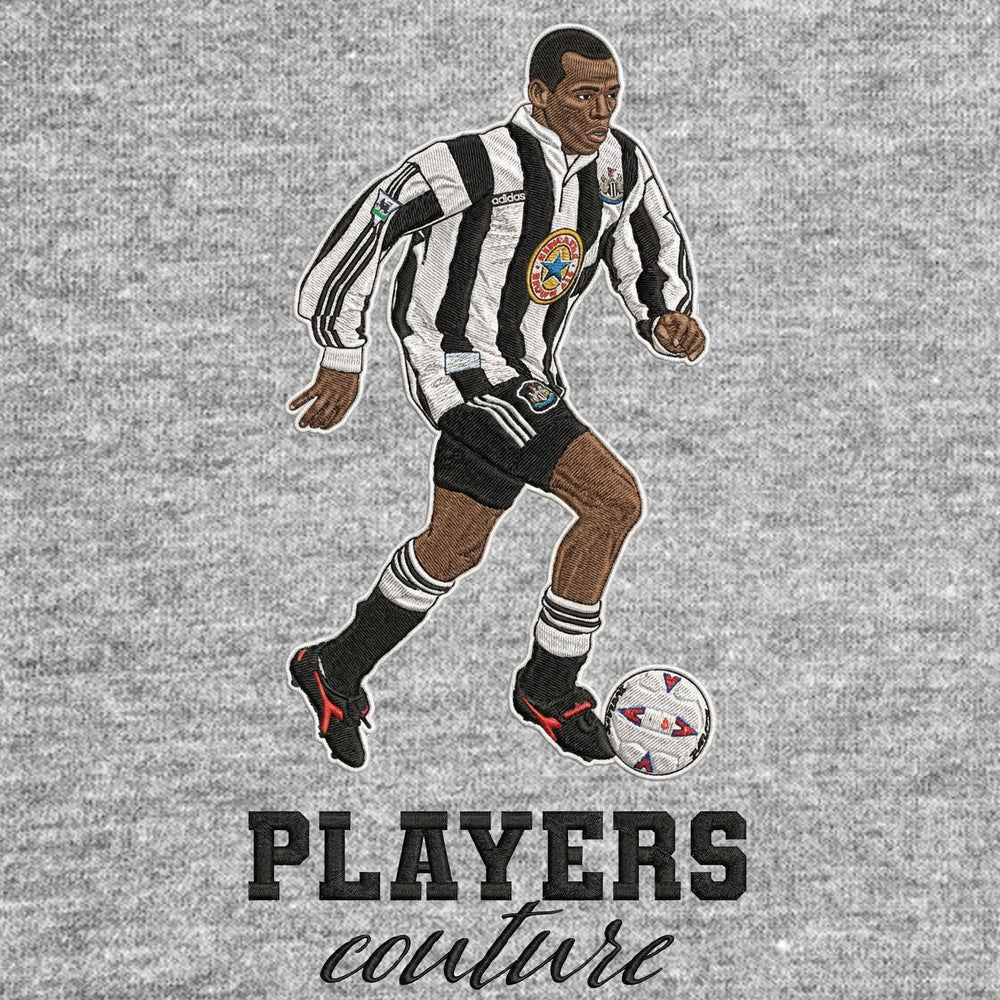 Faustino Asprilla Badge Men's T-Shirt – grey close-up detail shot of the Faustino Asprilla Players Couture logo design