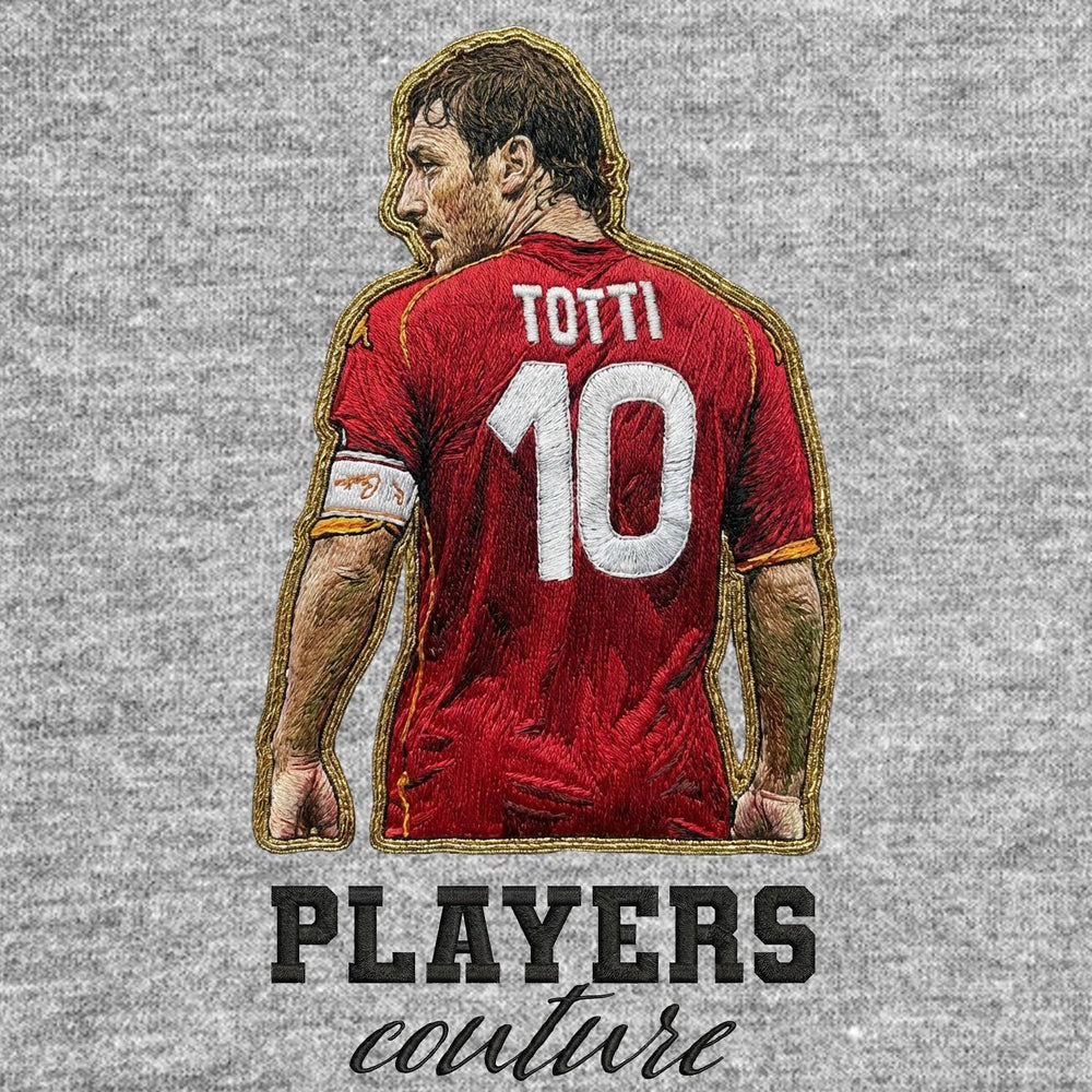 Francesco Totti Badge Men's T-Shirt – grey close-up detail shot of the Francesco Totti Players Couture logo design