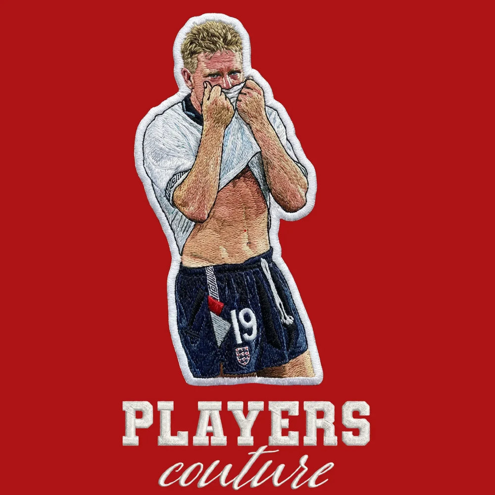 Gazza 1990 Badge Men's T-Shirt – red close-up detail shot of the Gazza 1990 Players Couture logo design
