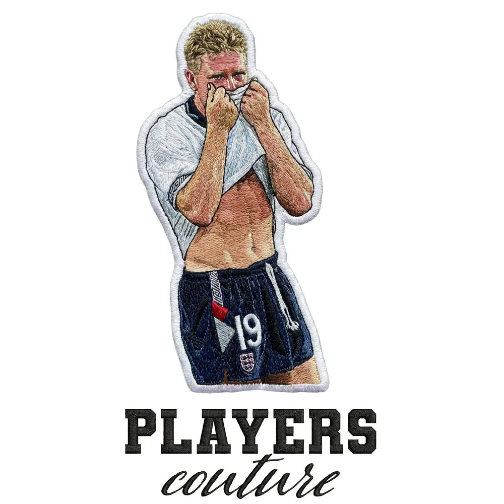Gazza 1990 Badge Men's T-Shirt – white close-up detail shot of the Paul Gascoigne Players Couture logo design
