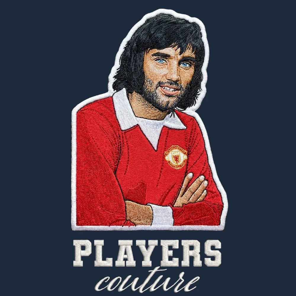 George Best Badge Men's T-Shirt – navy close-up detail shot of the George Best Players Couture logo design