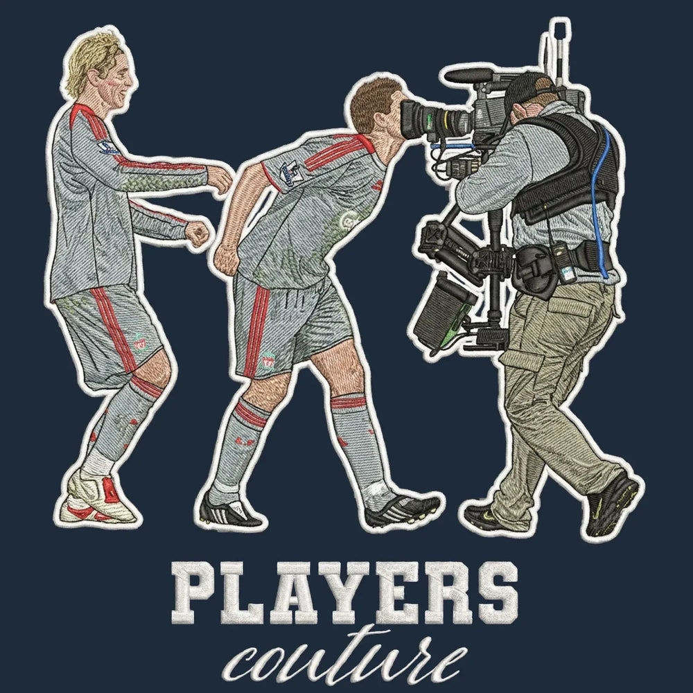 Steven Gerrard Kiss The Camera Badge Men's Hoodie – close-up detail shot of the Steven Gerrard Kiss The Camera Players