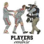Steven Gerrard Kiss Badge Men's T-Shirt – white close-up detail shot of the Steven Gerrard Kiss Players Couture logo design