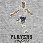 Harry Kane Badge Men's T-Shirt – grey close-up detail shot of the Harry Kane Players Couture logo design