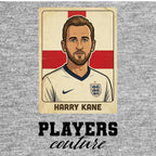 Harry Kane 2 World Cup Sticker Men's T-Shirt – grey close-up detail shot of the Harry Kane 2 World Cup Players Couture logo