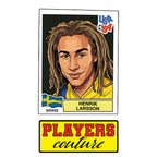 Henrik Larsson World Cup Sticker Men's T-Shirt – close-up detail shot of the Henrik Larsson World Cup Players Couture logo