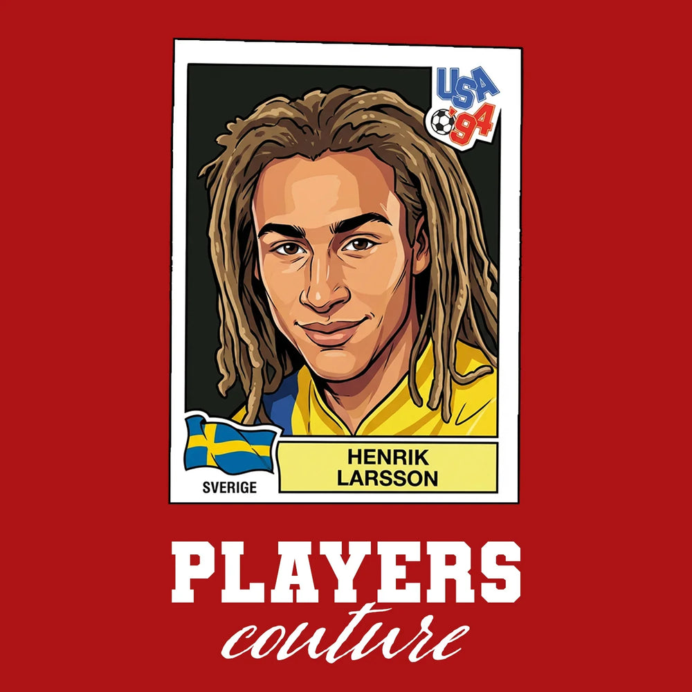 Henrik Larsson World Cup Sticker Men's T-Shirt – red close-up detail shot of the Henrik Larsson World Cup Players Couture