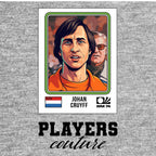 Johan Cruyff World Cup Sticker Men's T-Shirt – grey close-up detail shot of the Johan Cruyff World Cup Players Couture logo