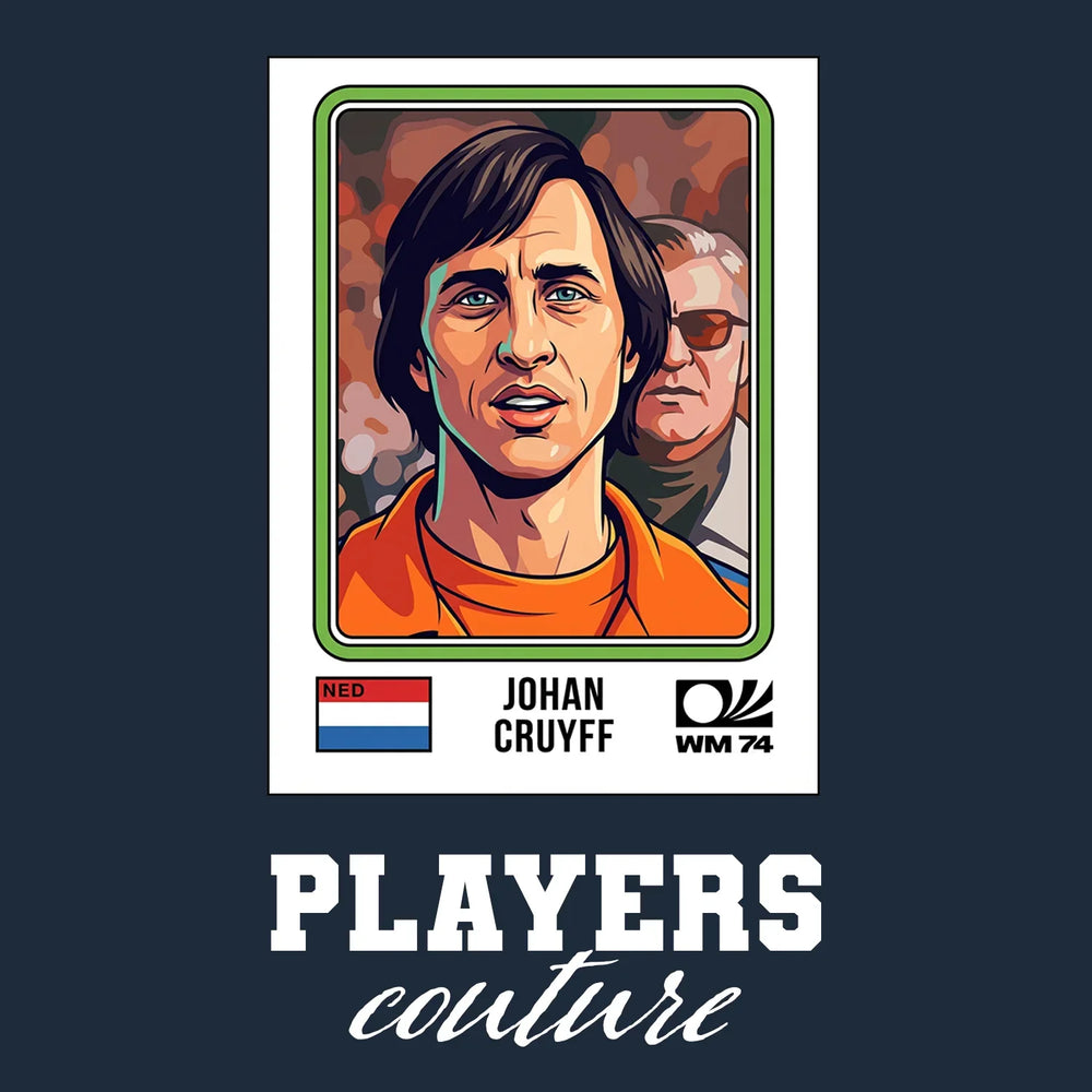 Johan Cruyff World Cup Sticker Men's T-Shirt – navy close-up detail shot of the Johan Cruyff World Cup Players Couture logo