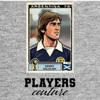 Kenny Dalglish 1978 World Cup Sticker Men's T-Shirt – grey close-up detail shot of the Kenny Dalglish 1978 World Cup Players