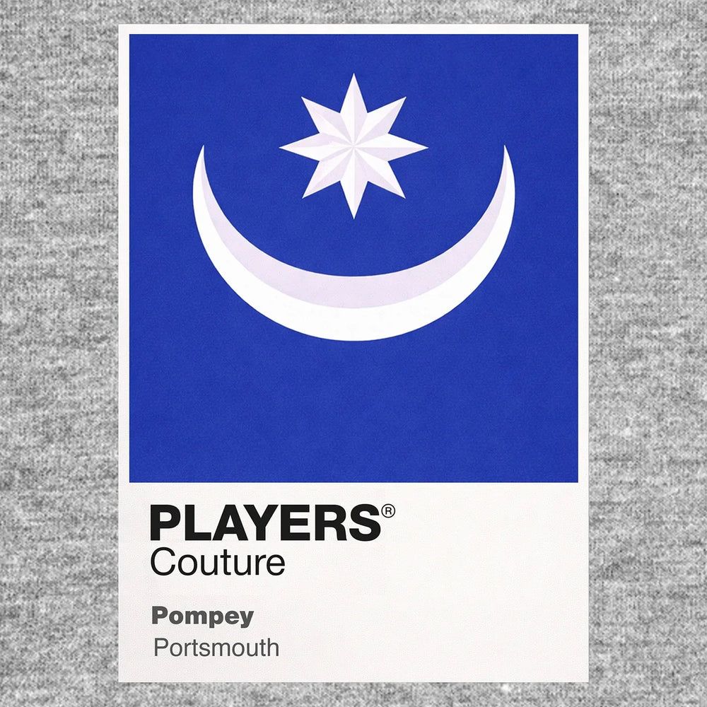 Portsmouth Classic Football Shirt Colours Frame Men's T-Shirt – grey close-up detail shot of the Portsmouth Players Couture