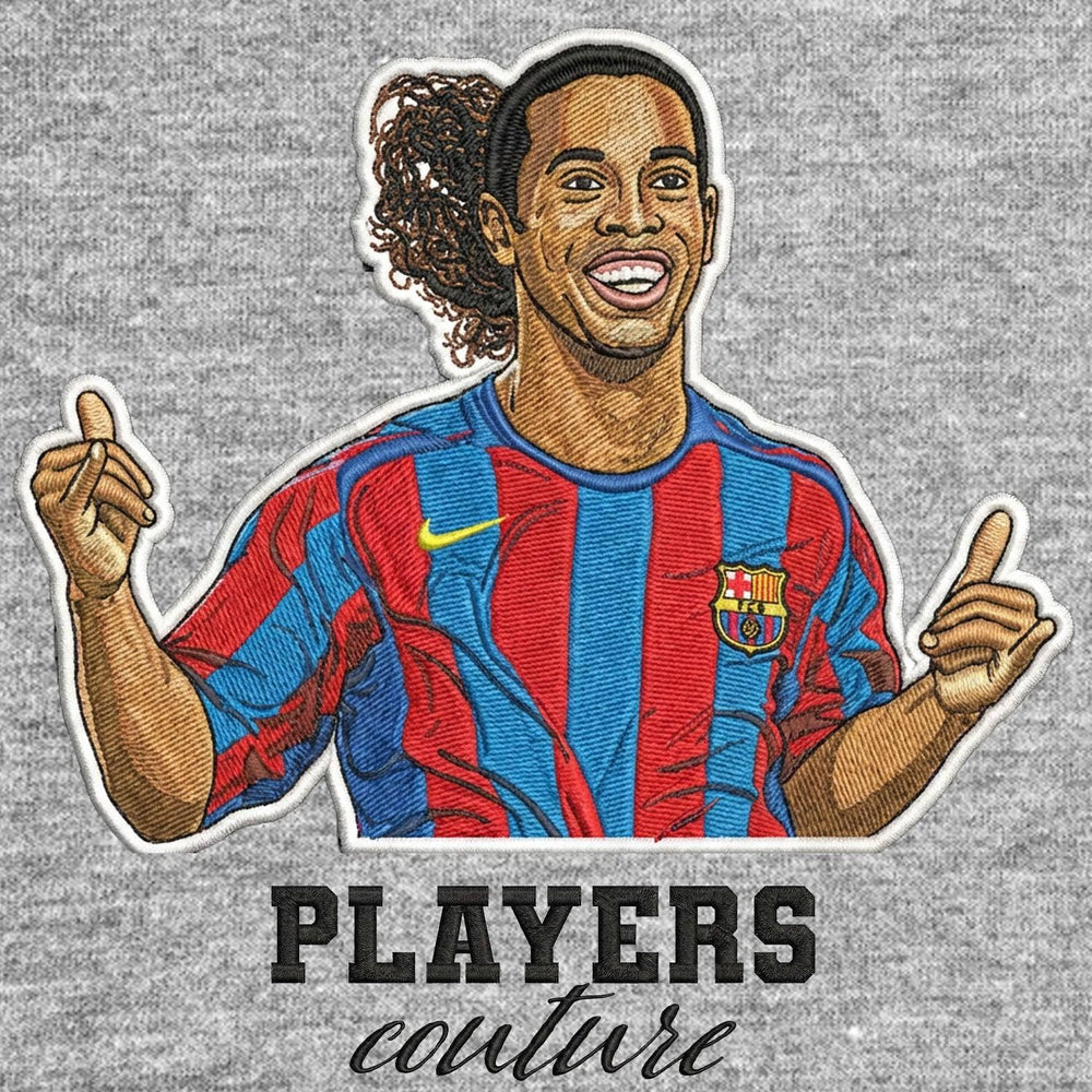 Ronaldinho Badge Men's T-Shirt – grey close-up detail shot of the Ronaldinho Players Couture logo design