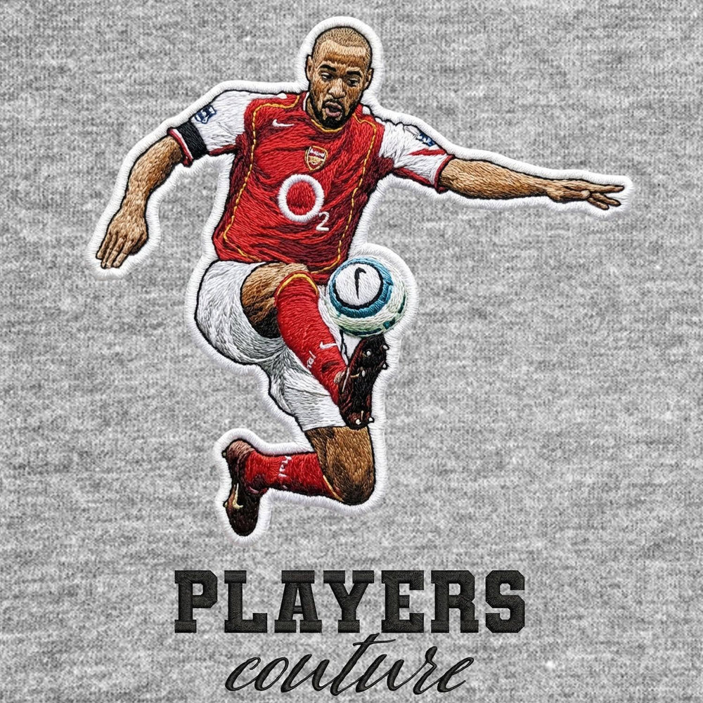 Thierry Henry Badge Men's T-Shirt – grey close-up detail shot of the Thierry Henry Players Couture logo design