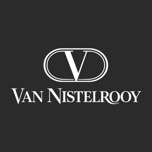 Ruud Van Nistelrooy V Logo Men's T-Shirt – black close-up detail shot of the Ruud Van Nistelrooy V Players Couture logo
